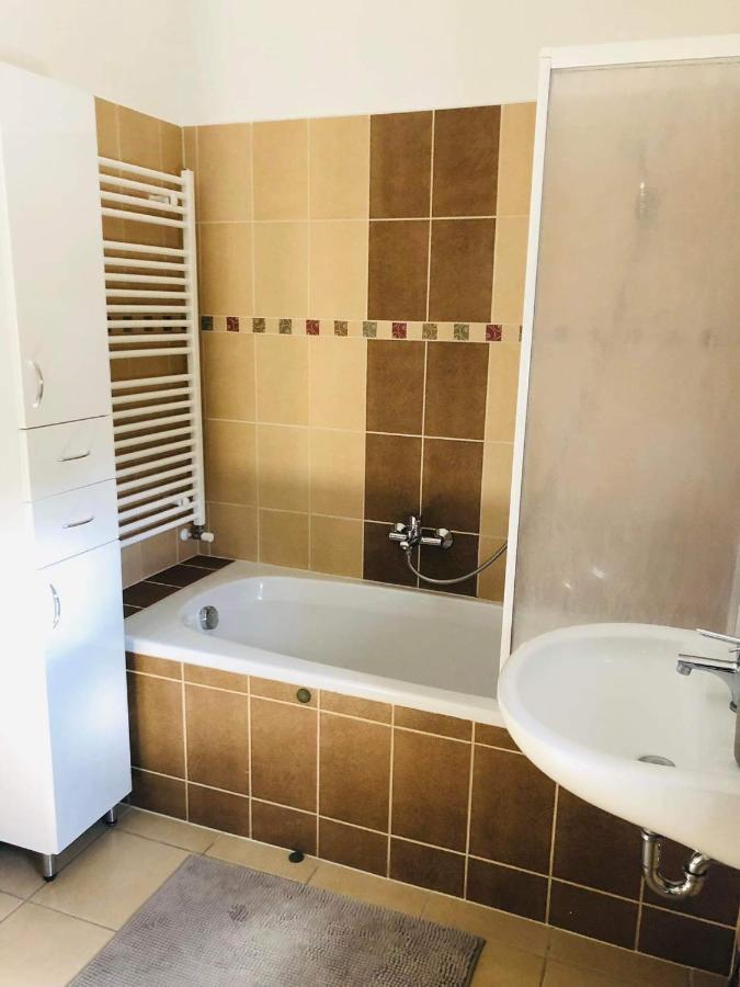 Erkel 19 Apartmanhaz Appartement Keszthely Buitenkant foto